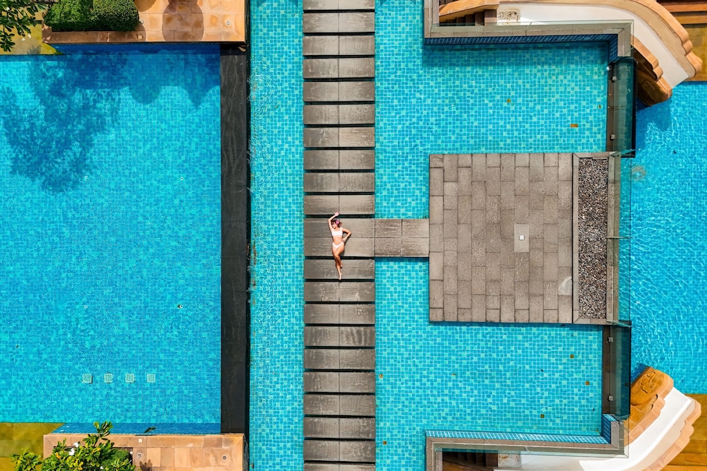 swimming pool spa