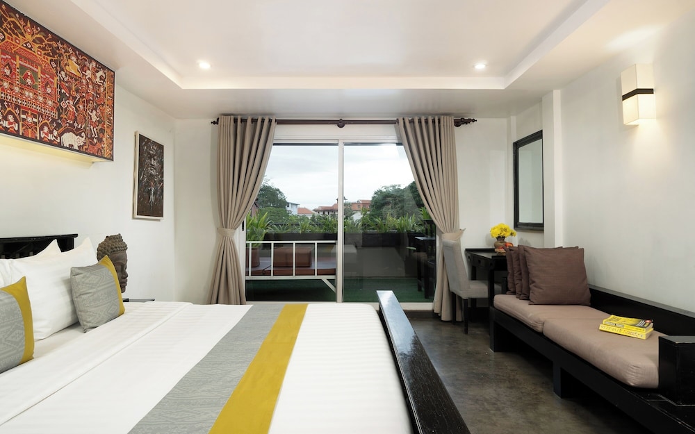 Junior Suite, Queen Bed, City or River View, Terrace