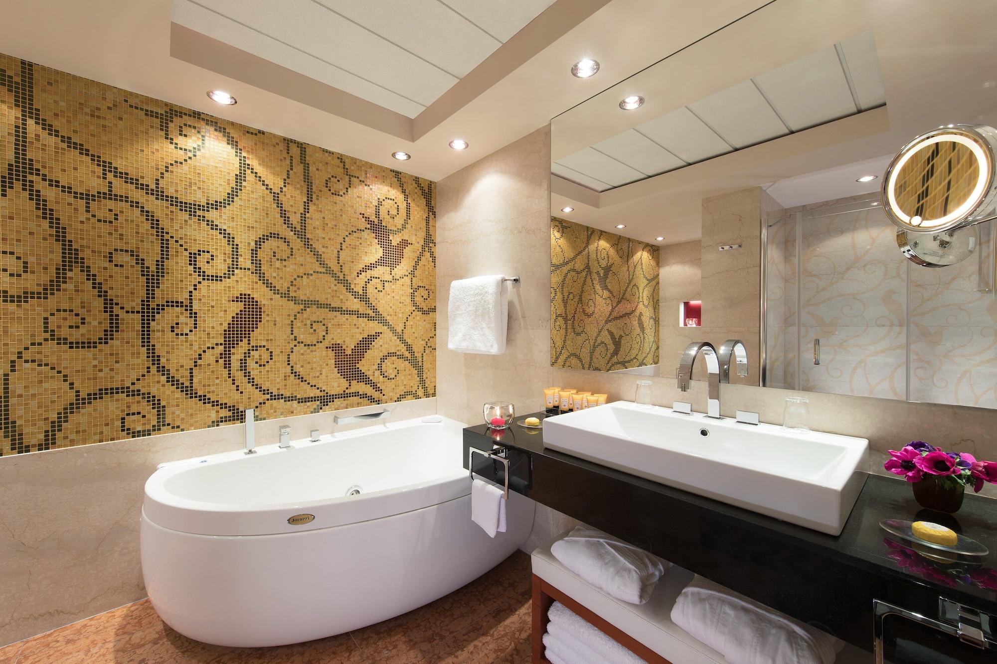 Suite, Corner, Grand Hotel Union Eurostars (ex Grand Hotel Union) 3/3