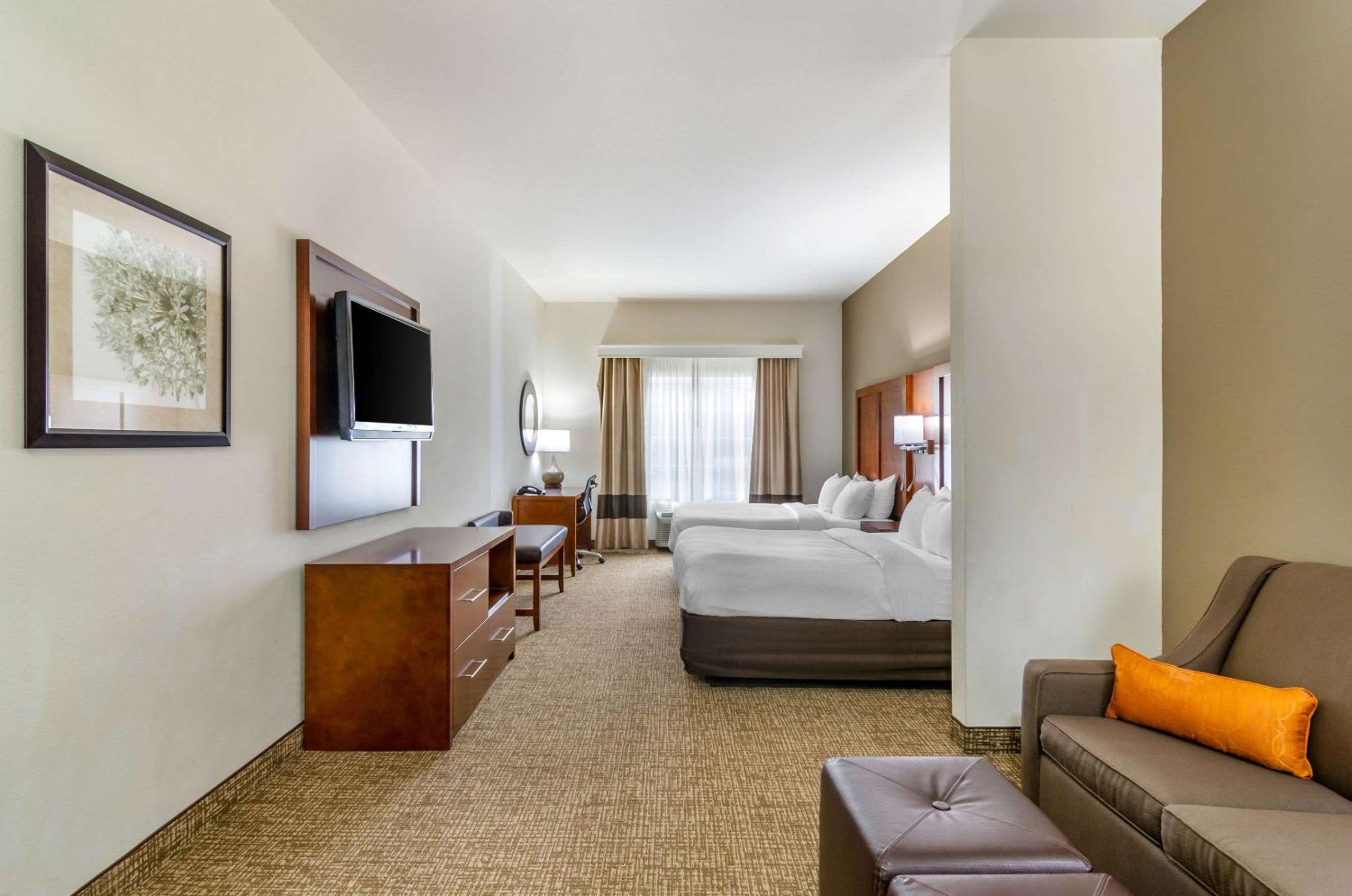 جناح بسرير كوين، Comfort Inn And Suites 7/10