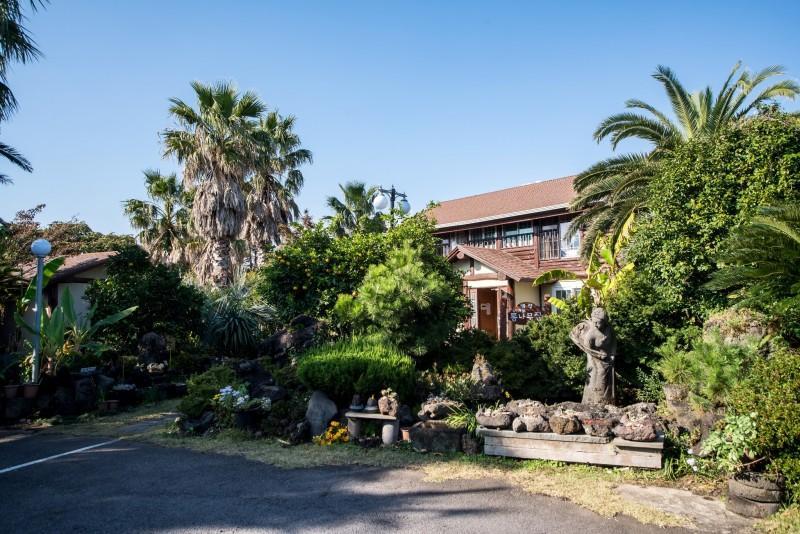 Seogwipo Log House Pension 10/16