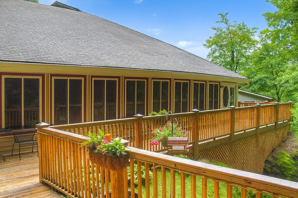 Smoketree Lodge, a VRI resort 4/70