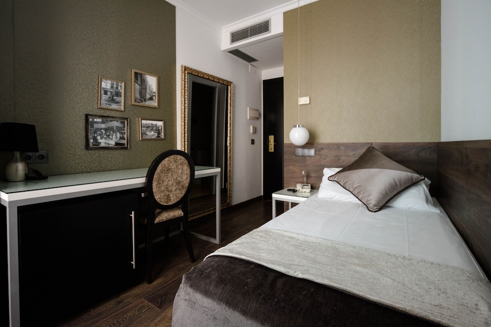 Hotel Moderno BCN 25/70