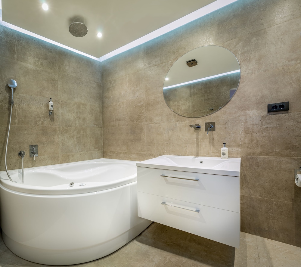 Level Luxury Suites 46/55