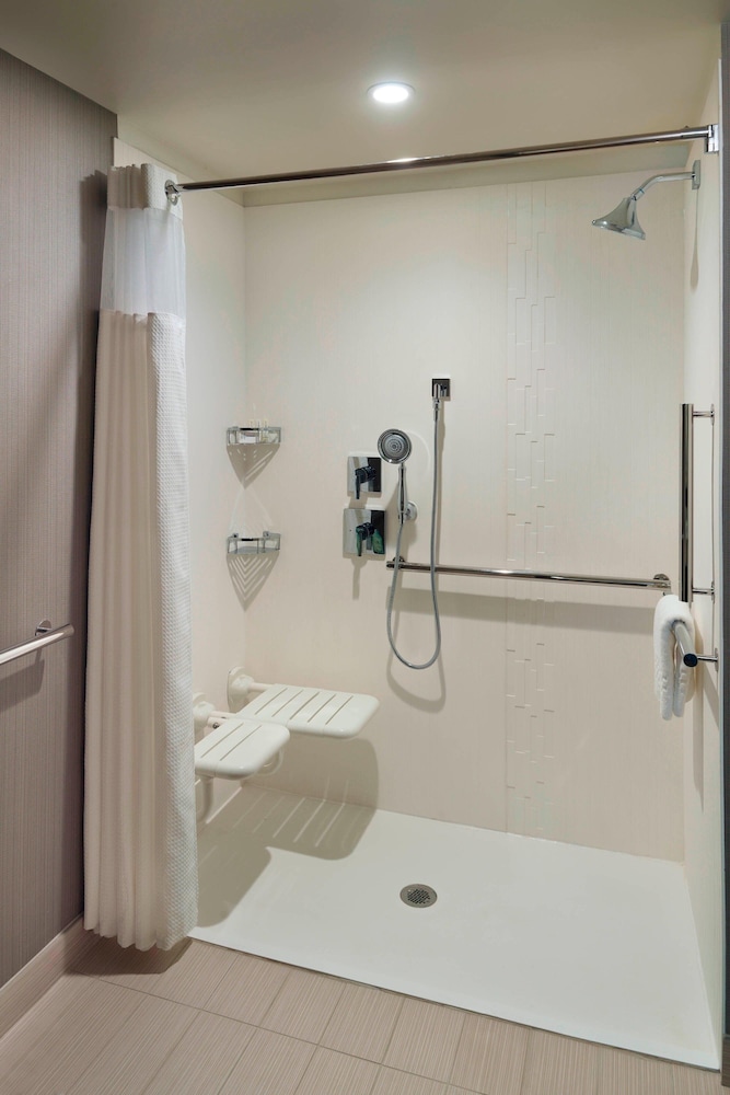 Courtyard By Marriott Lagrange 12/45