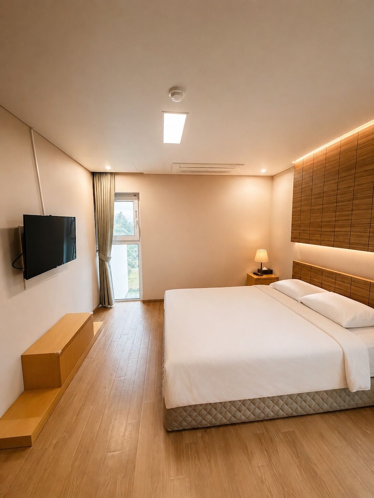 2 BEDROOMS, PREMIUM, SUITE, PRIVATE POOL
