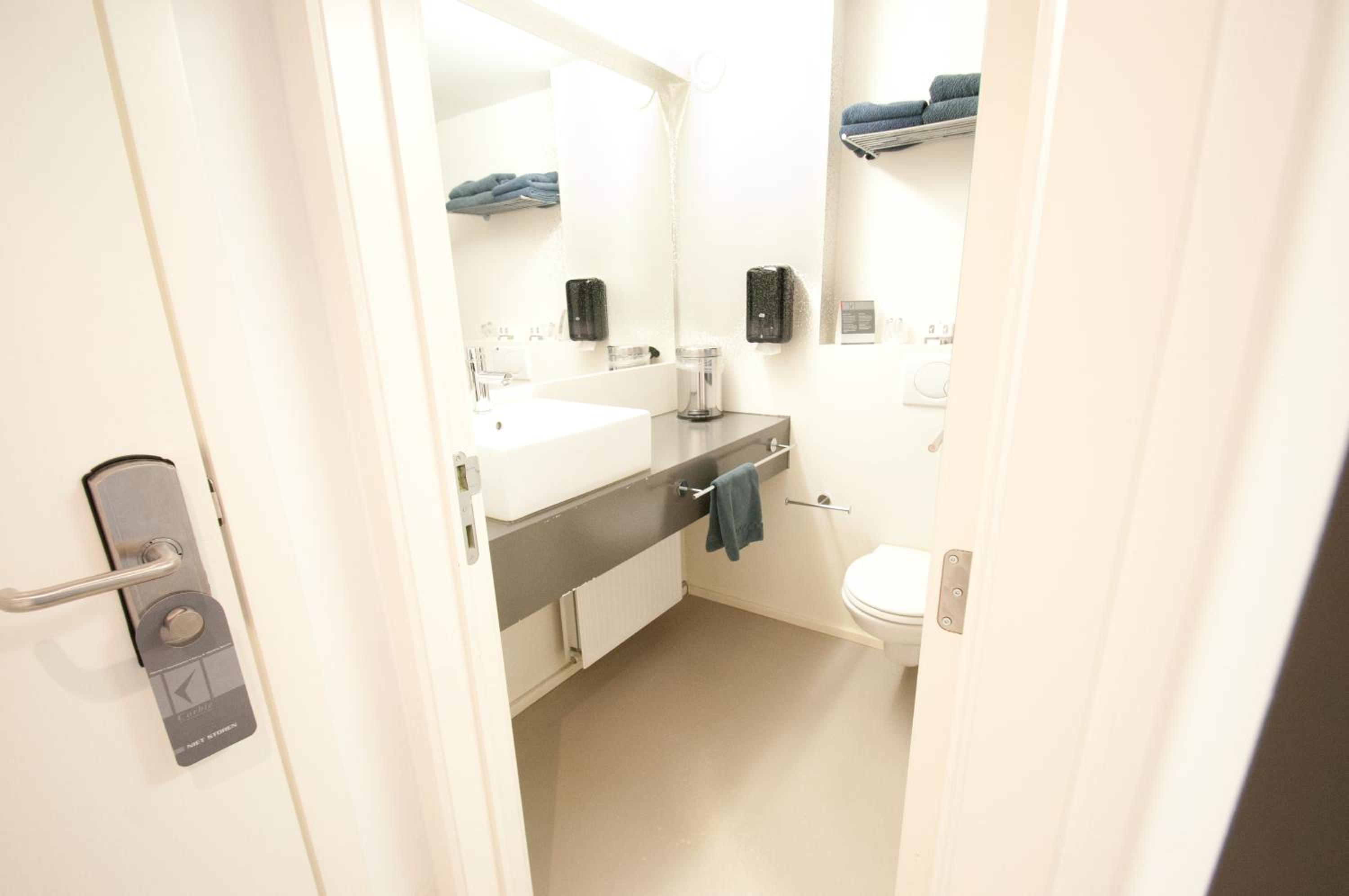 غرفة أساسية ثلاثية، Hotel Corbie Geel 5/7