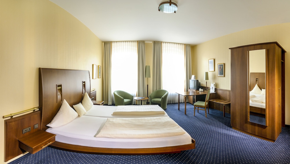 Victoria Hotel 18/50