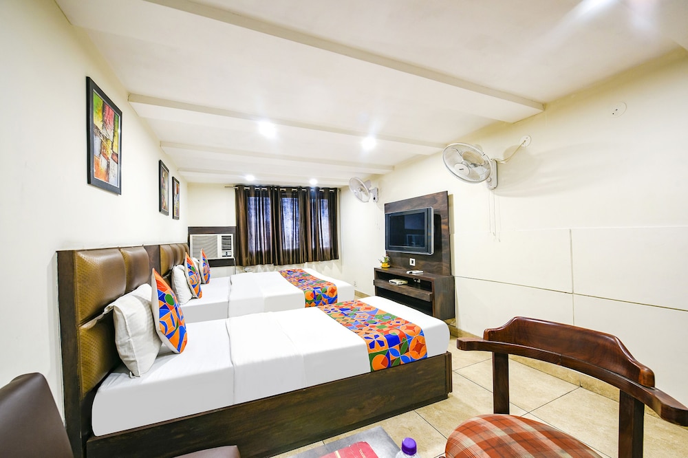 Oyo Rooms Ludhiana Railway Station Clock Tower 40/50