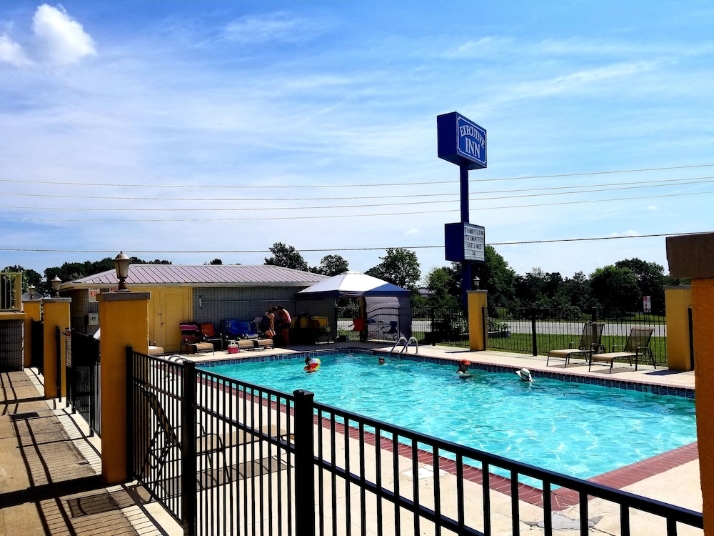 Executive Inn Scottsville 3/33