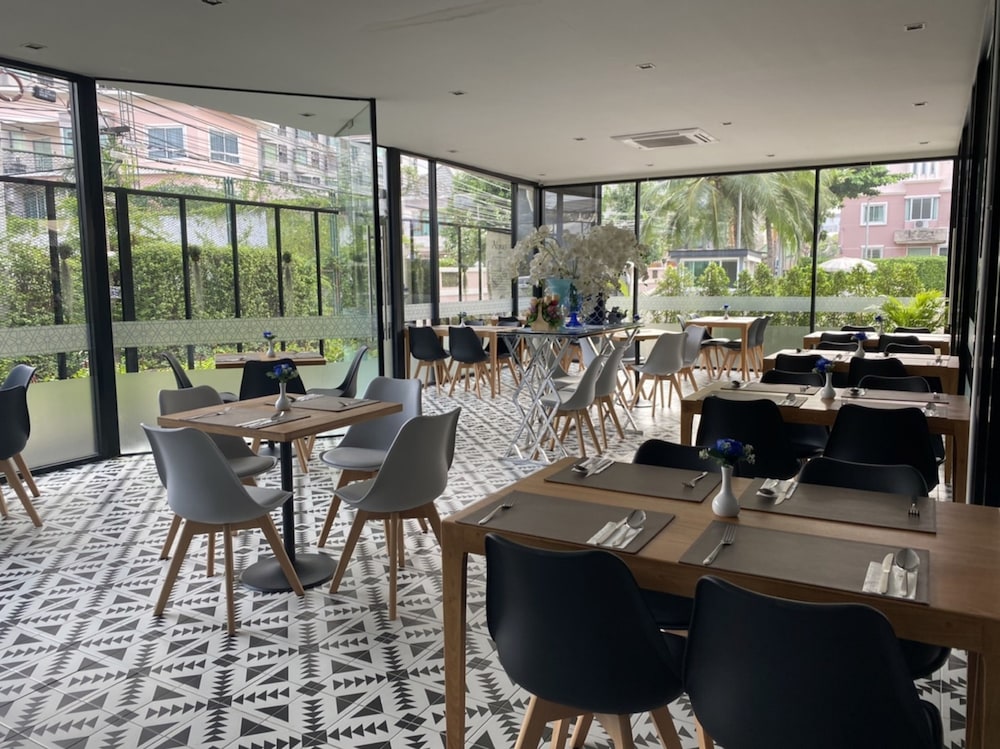 Almas Hotel Bangkok 54/65