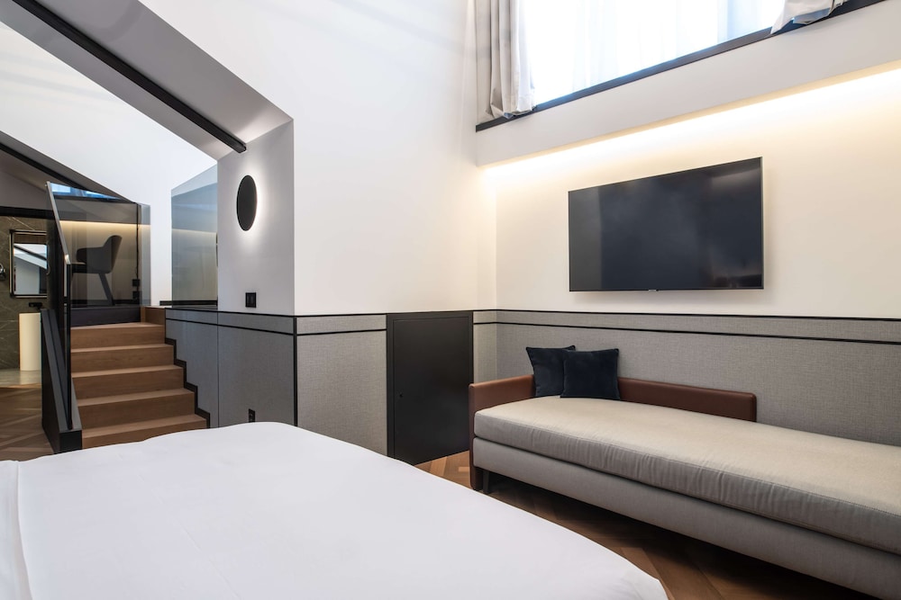 Radisson Collection Hotel, Palazzo Touring Club Milan 28/73