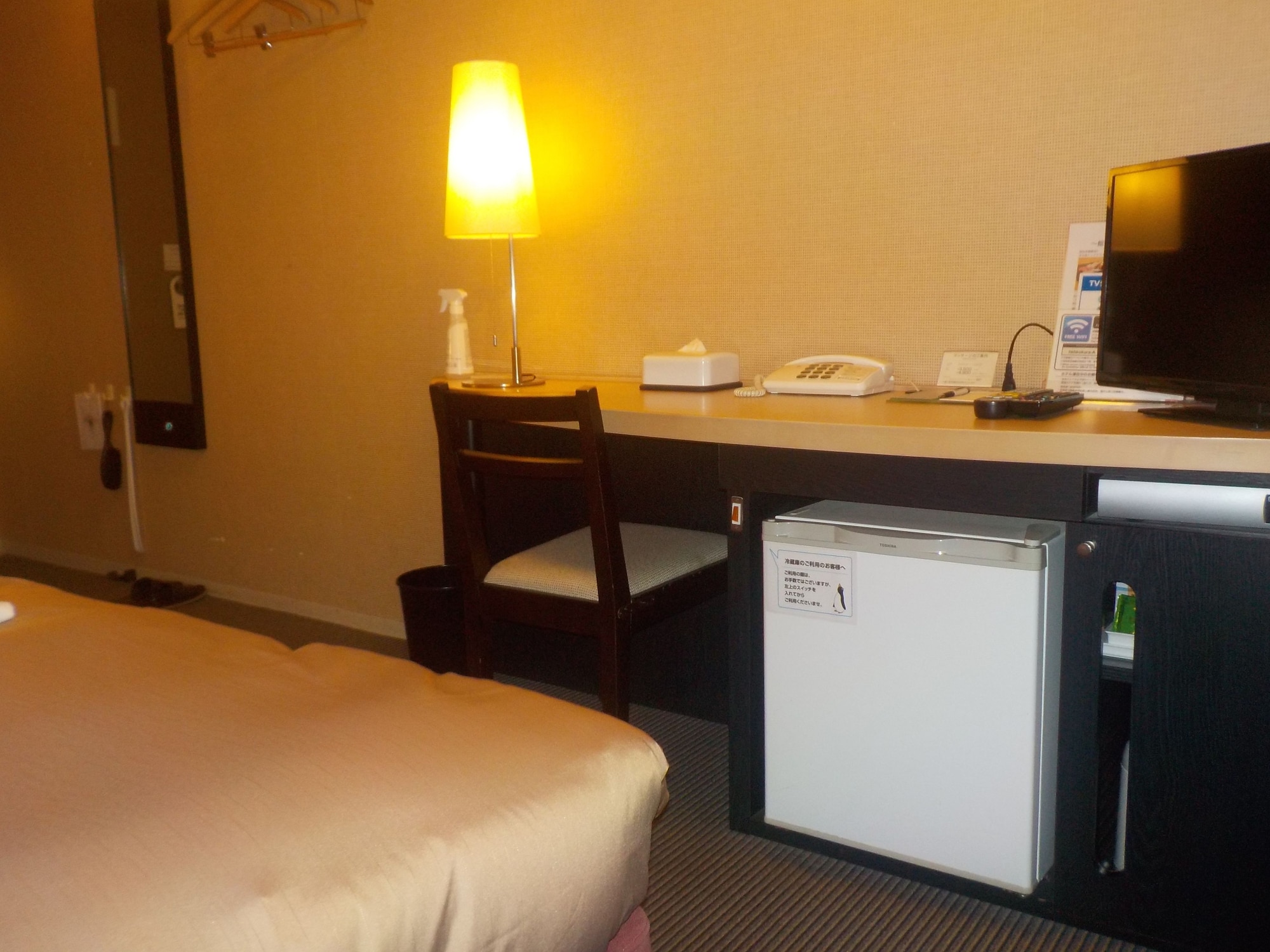 ROOM, SINGLE