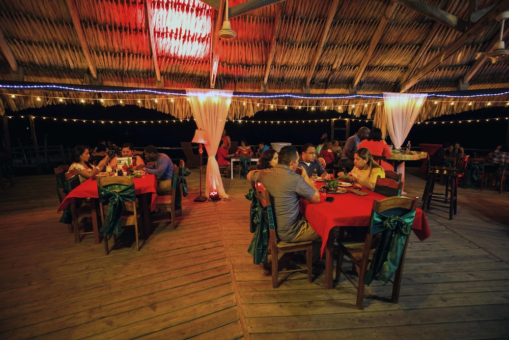 LAMANAI LANDINGS HOTEL AND MARINA 72/76