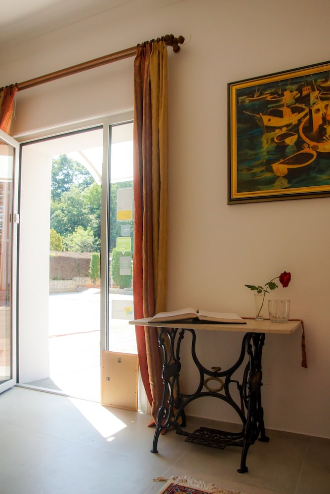 APARTMENTS AND ROOMS DEGRA 21/49