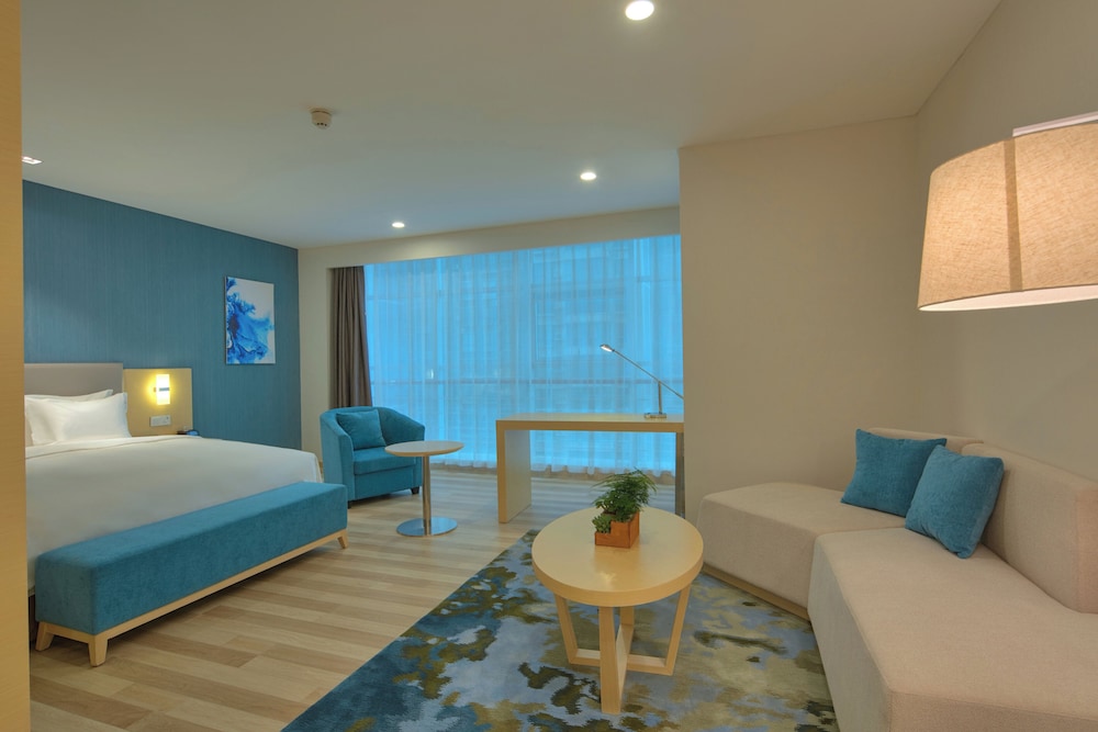 Standard, King Bed, Extra Floor Space
