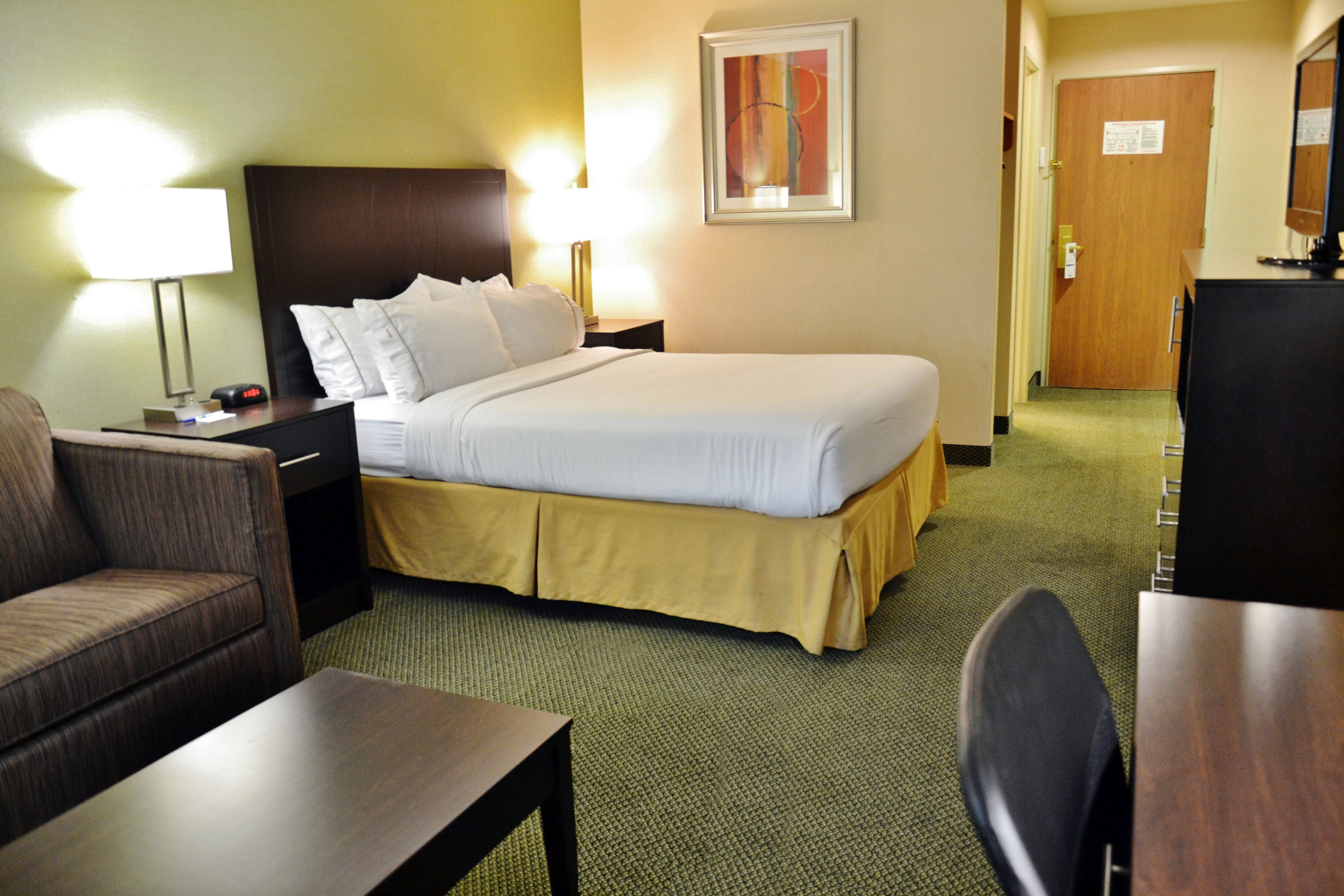 Holiday Inn Express Suites Center Township 29/78