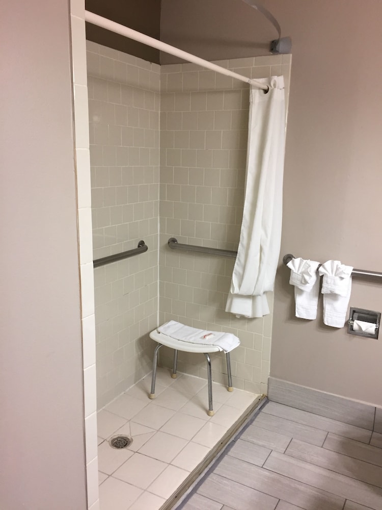 Super 8 By Wyndham Bedford Dfw Airport West 10/31