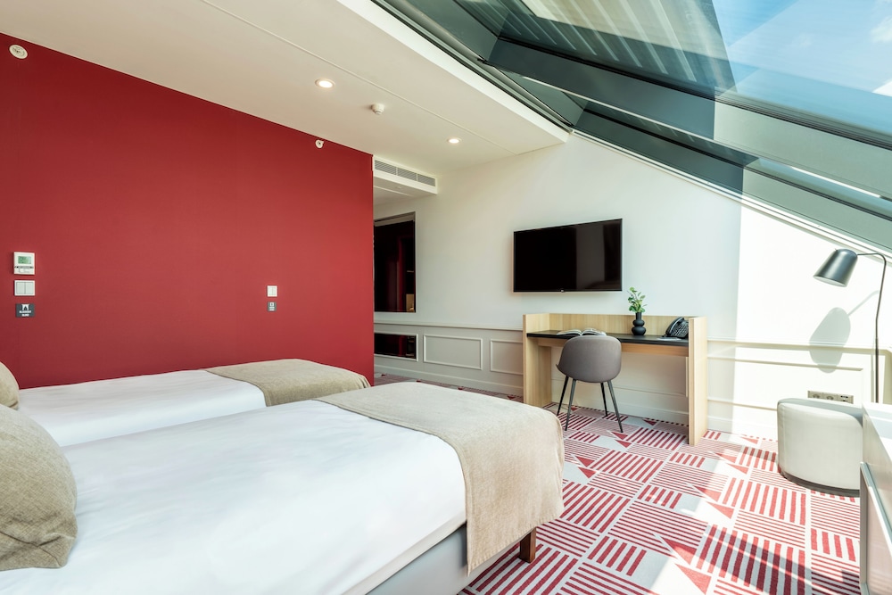 DELUXE, TWIN BEDS