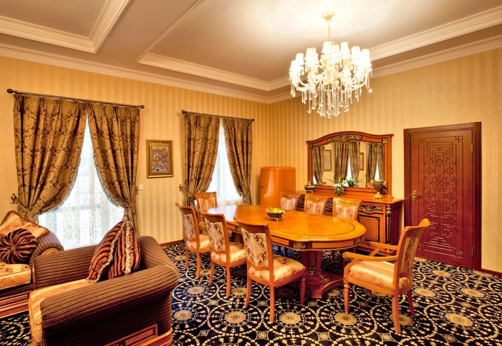 Shah Palace Hotel 65/77