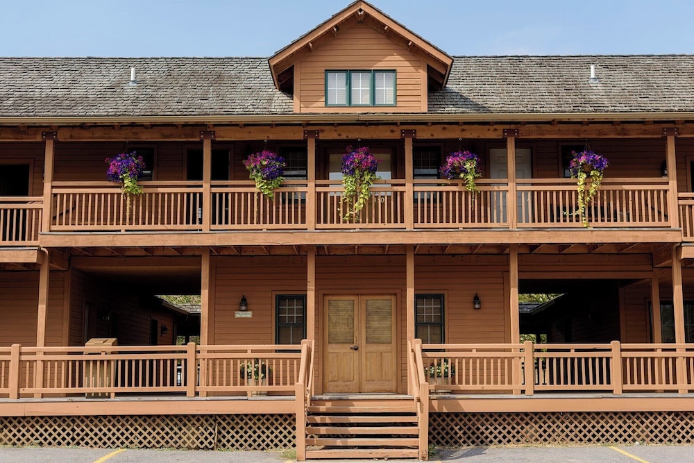 Chico Hot Springs Resort 2/50