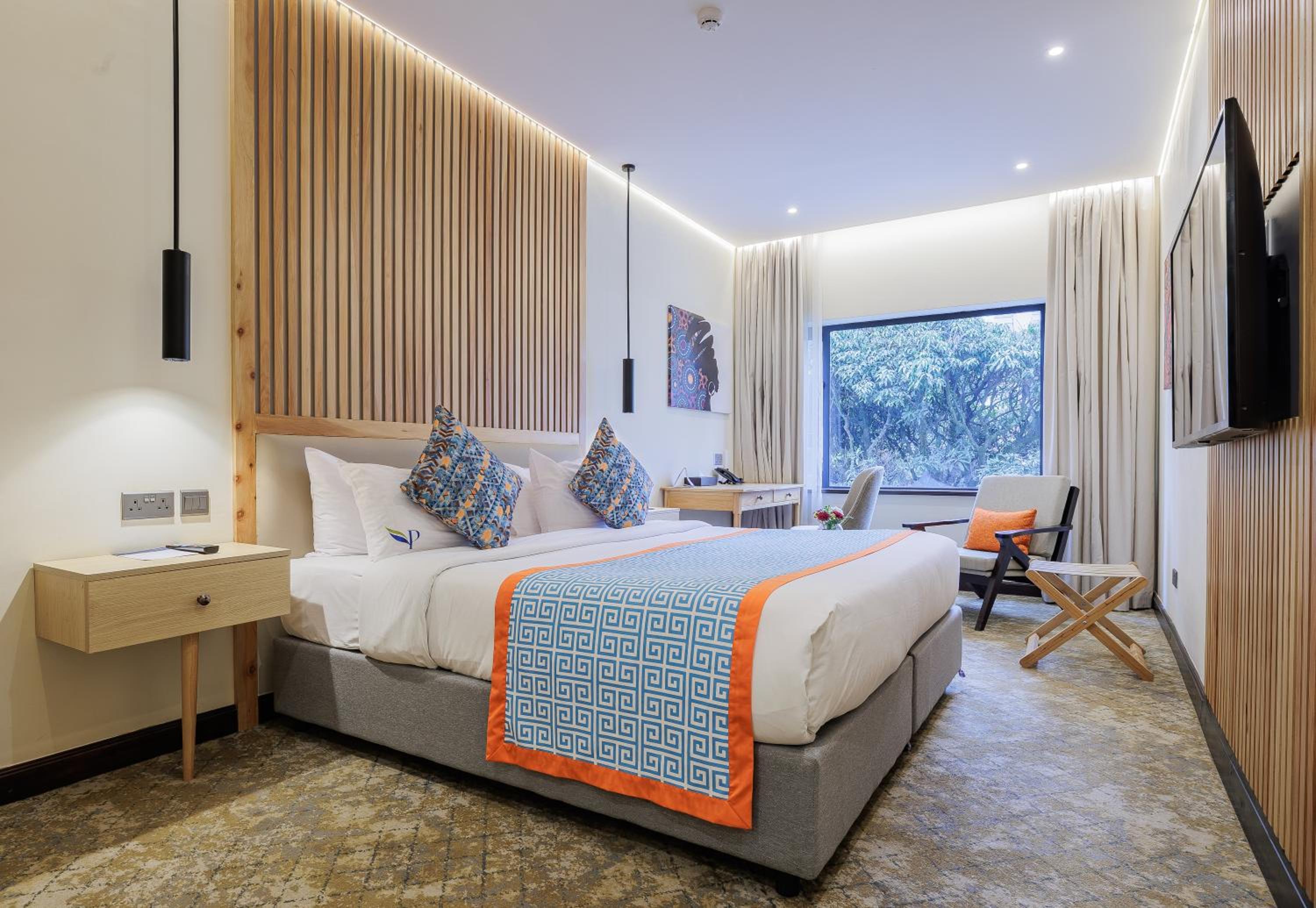 Deluxe, Queen Bed