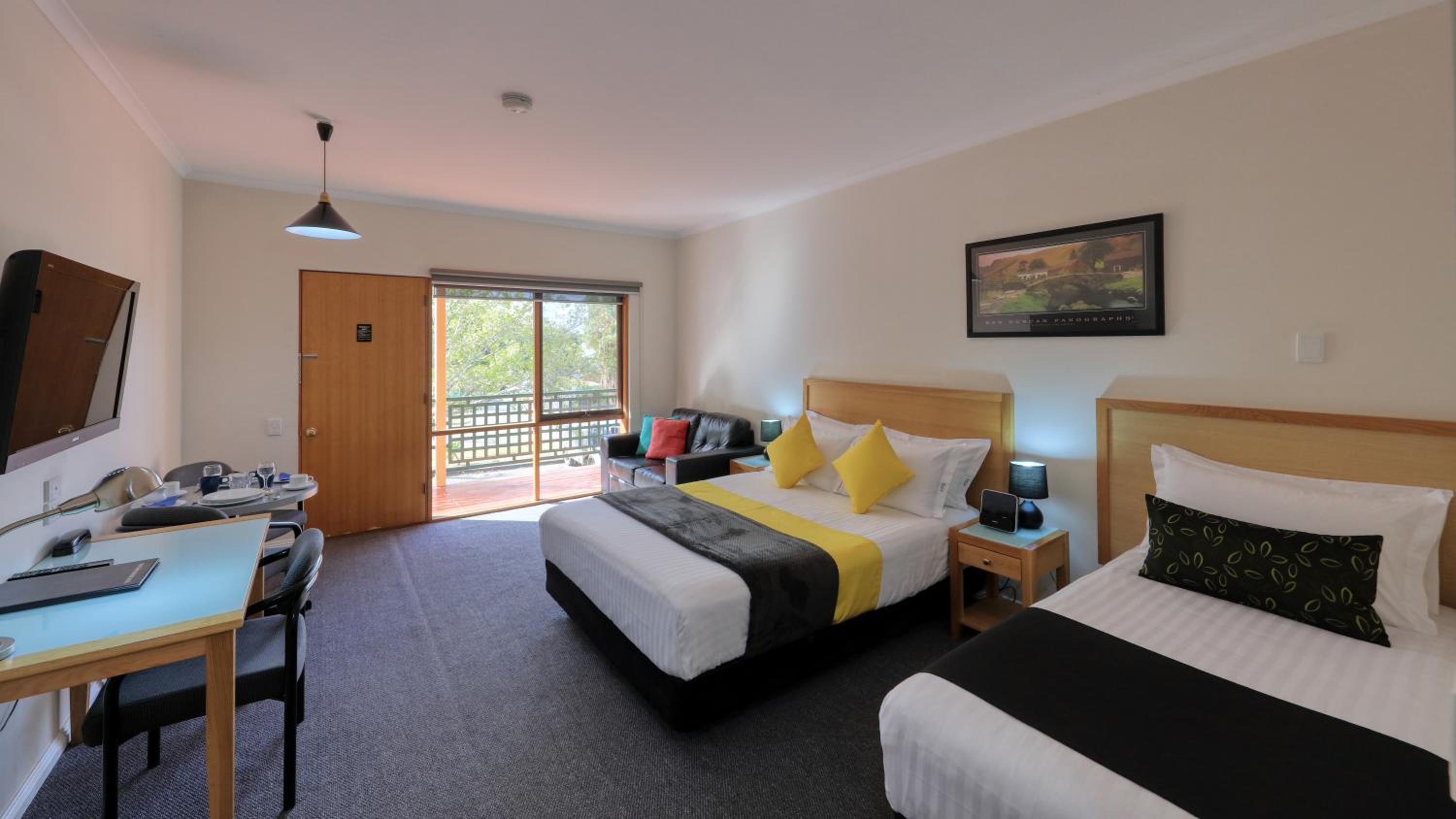 Deluxe, Twin Beds