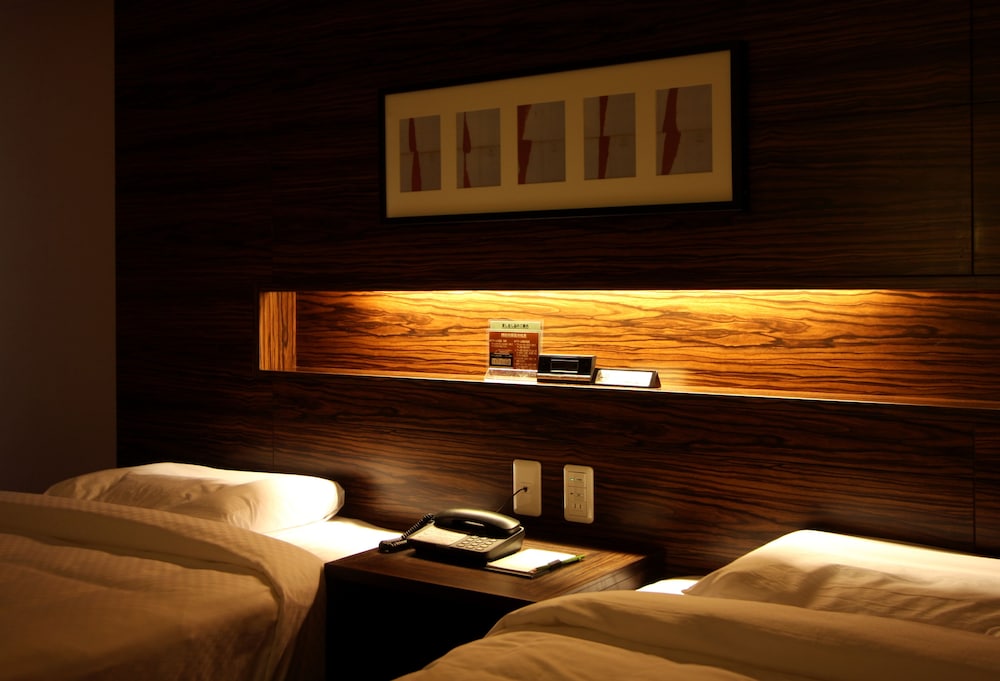 INTERNATIONAL HOTEL UBE 25/49