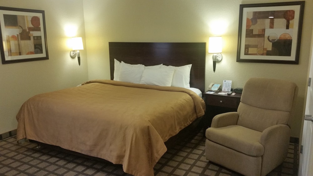 MainStay Suites Coralville - Iowa City 8/38