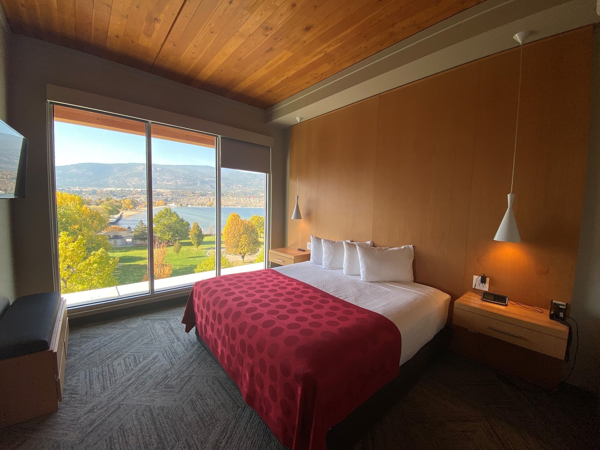 Suite, King Bed, Partial Lake View, Sofa, West Wing