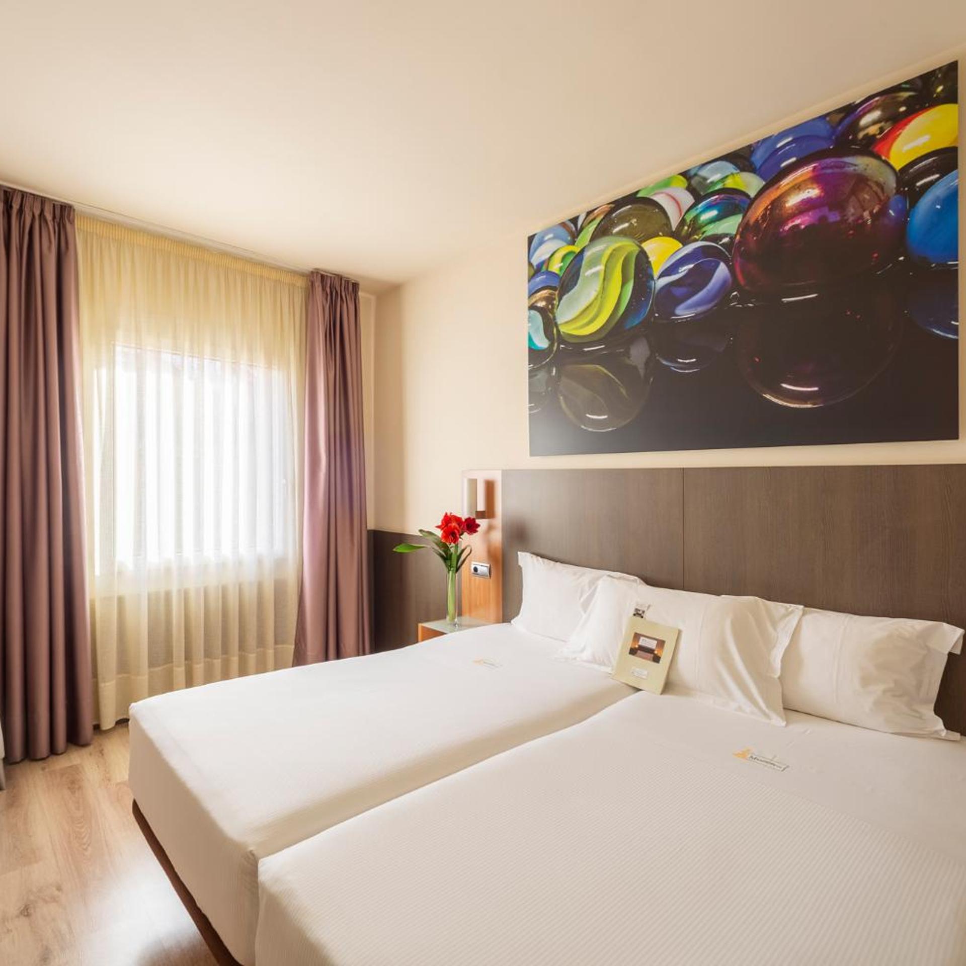 Room, Double or Twin Bed