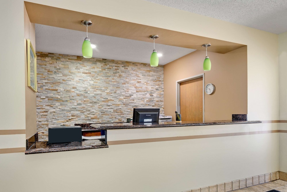 Super 8 by Wyndham Kokomo 5/43
