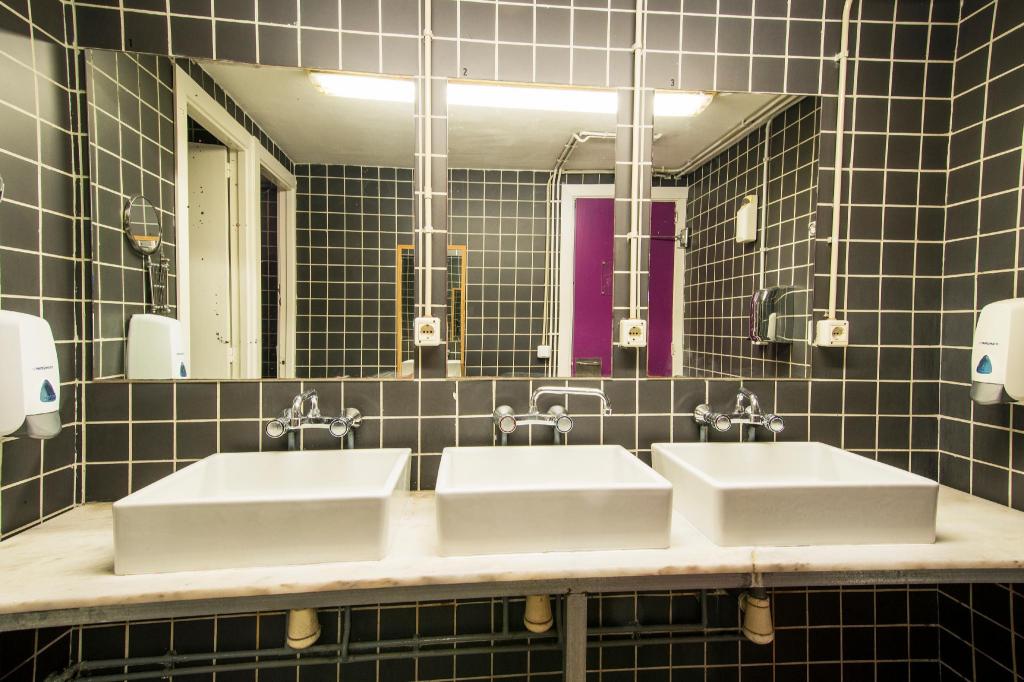 Private, 8 Beds, 4 Bunk Beds, Shared Bathroom