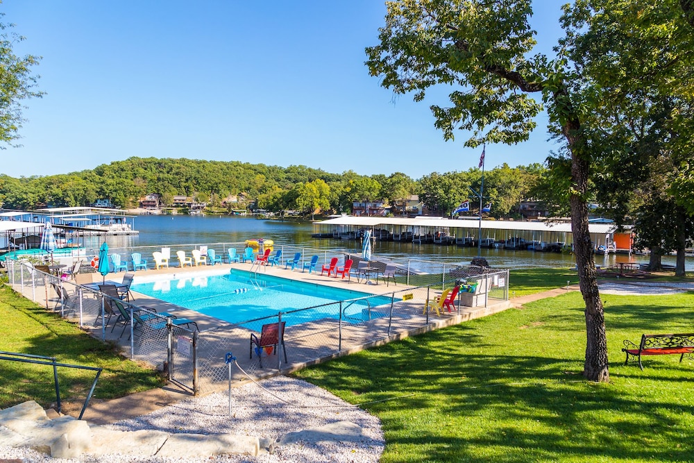 Ozark Village Resort 5/67