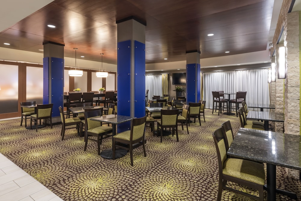 Holiday Inn Express Hotel and Suites Hays 44/53