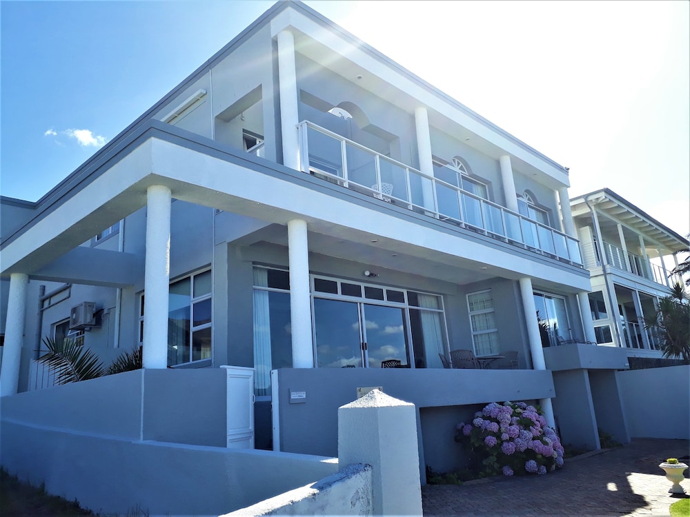 Hermanus Beachfront Lodge 1/43