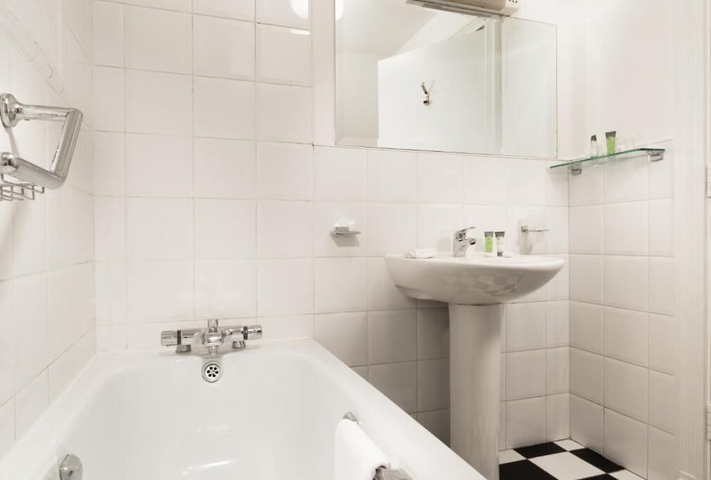 Camden Deluxe Hotel 56/56