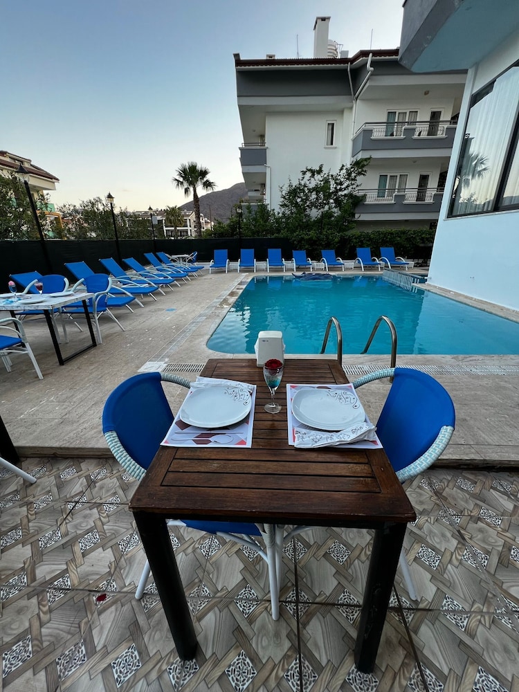 Avisos Hotel and Apartment 42/50