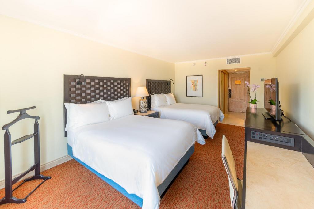 Classic, 2 Double Beds, Living Area, Club Floor, Accessible، Intercontinental San Pedro Sula 7/10
