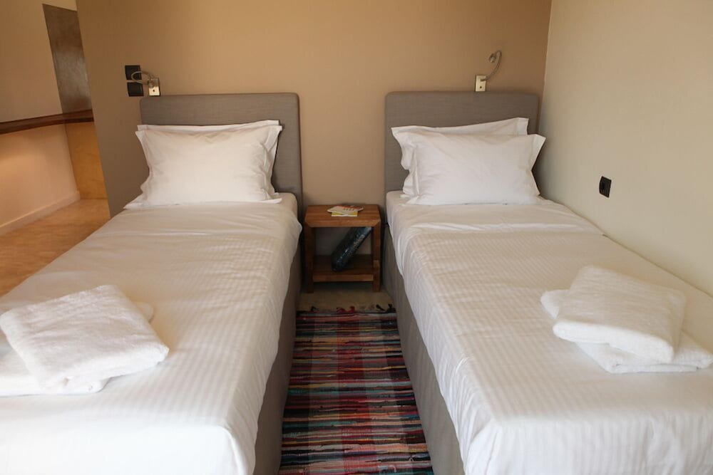 Horizonte Seafront Suites 6/24