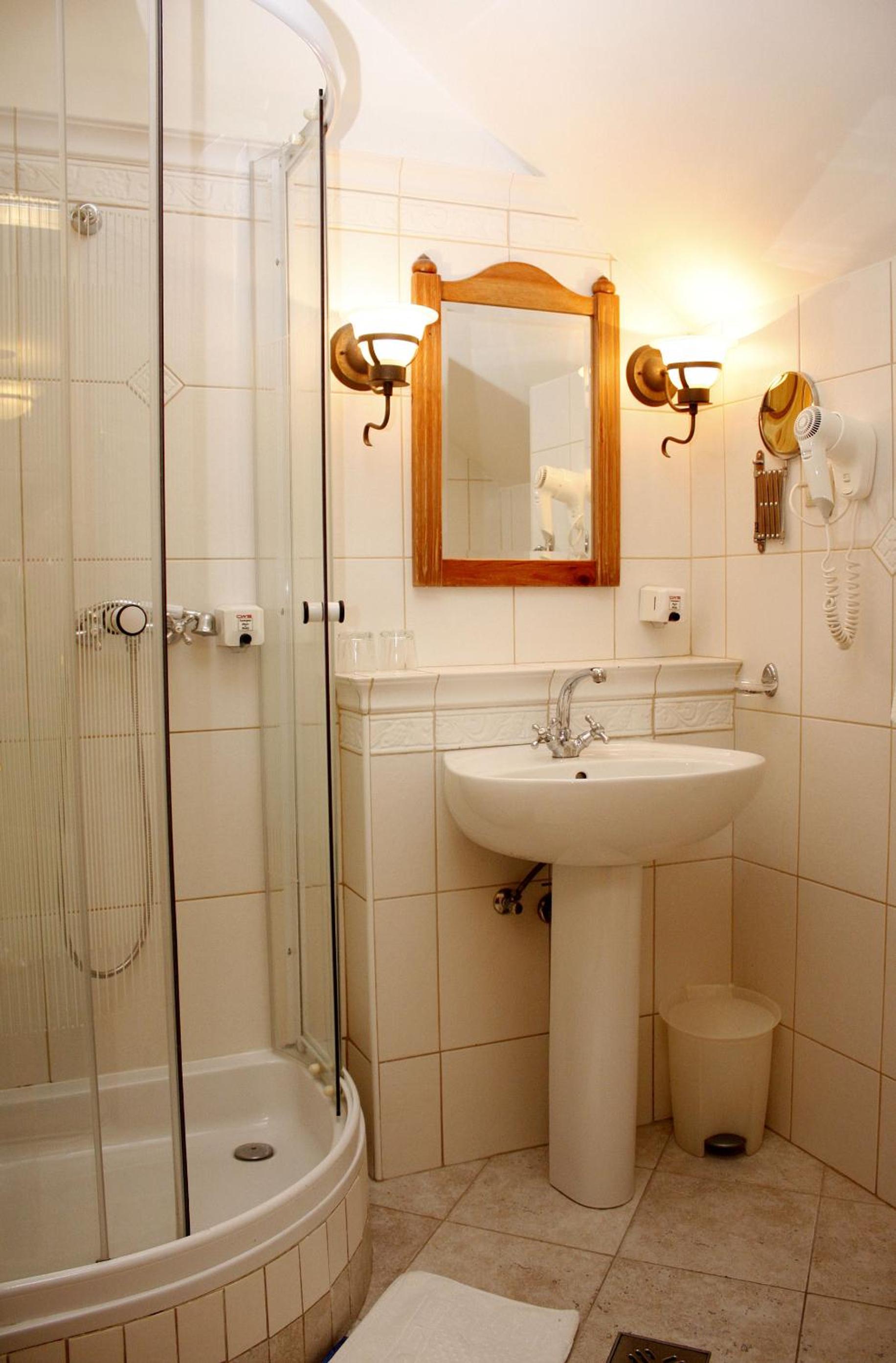 Levay Villa Hotel 46/47