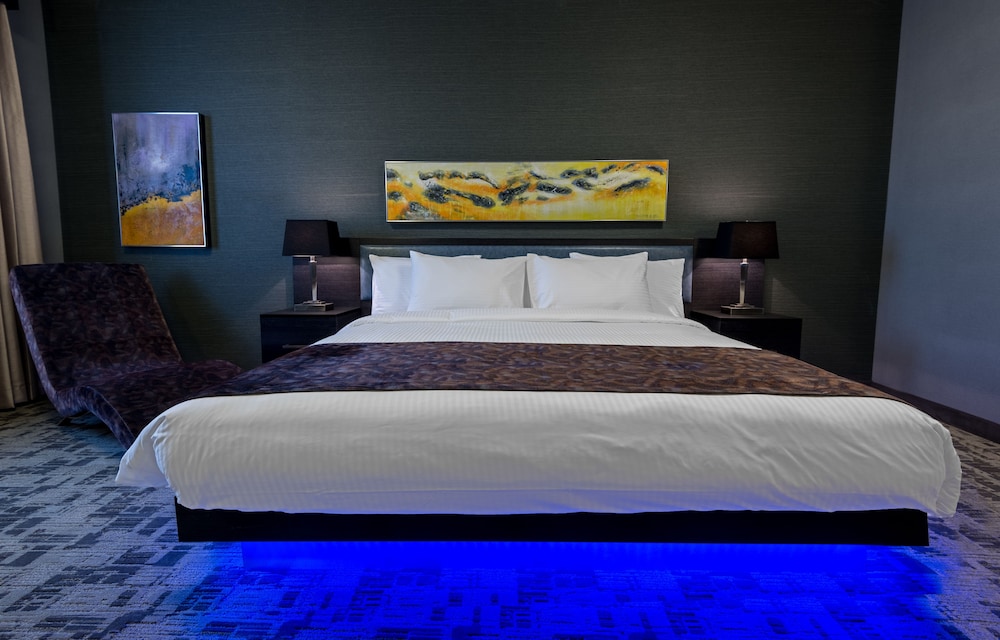 Applause Hotel By Clique 12/58