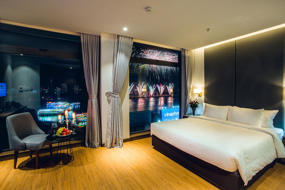 Glamour Hotel Da Nang 12/30