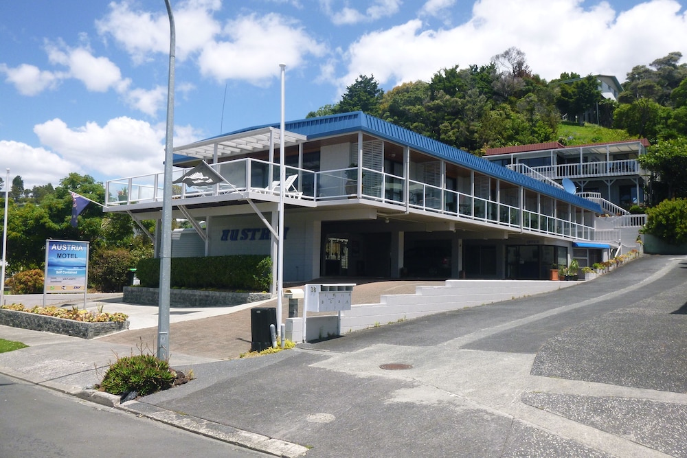 Austria Motel 54/63