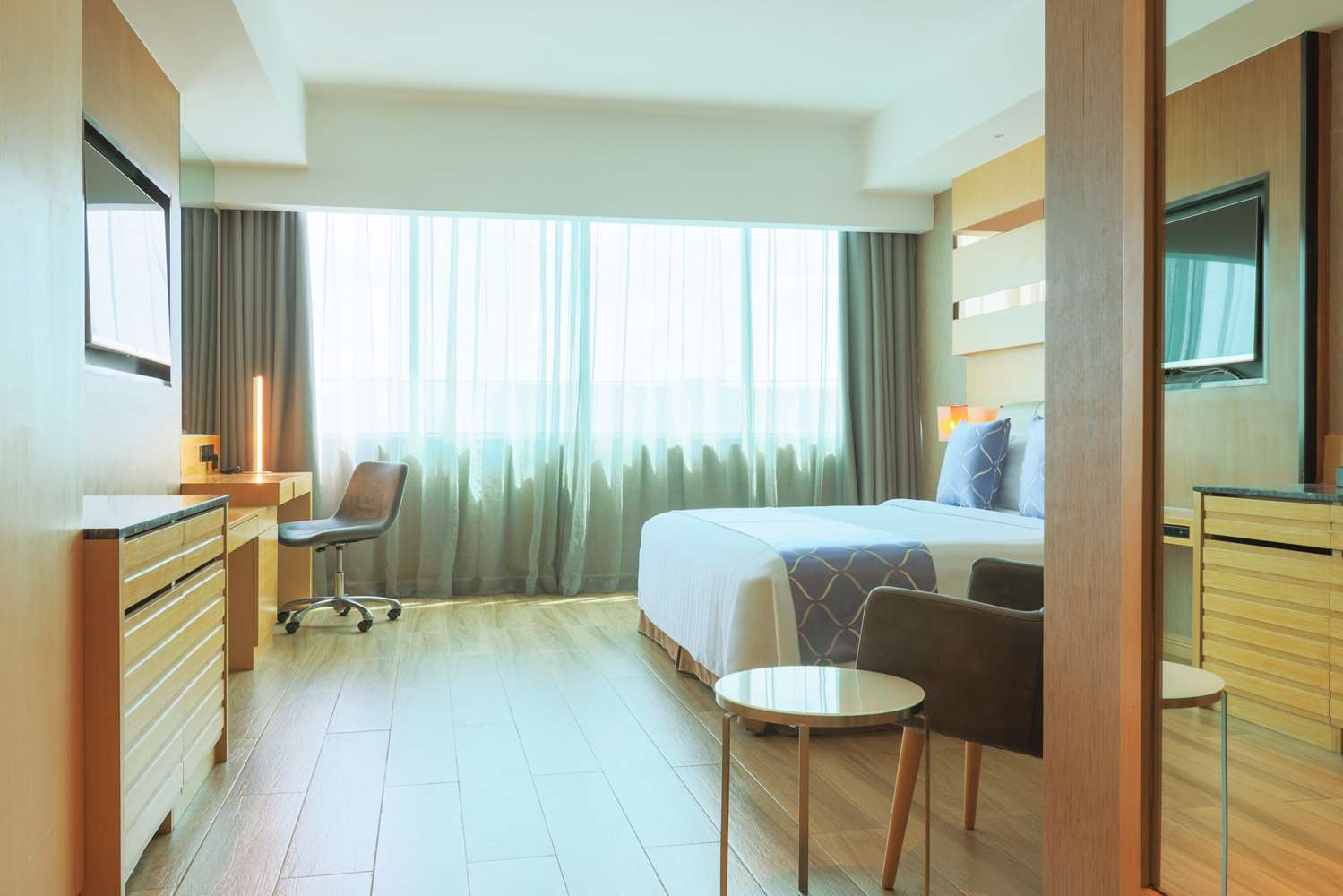 Best Western Plus Metro Clark 15/21