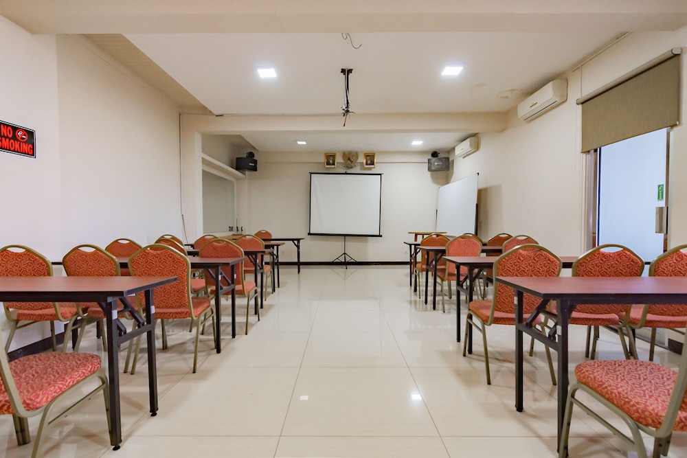 RedDoorz Premium Near Bandung Station 45/63