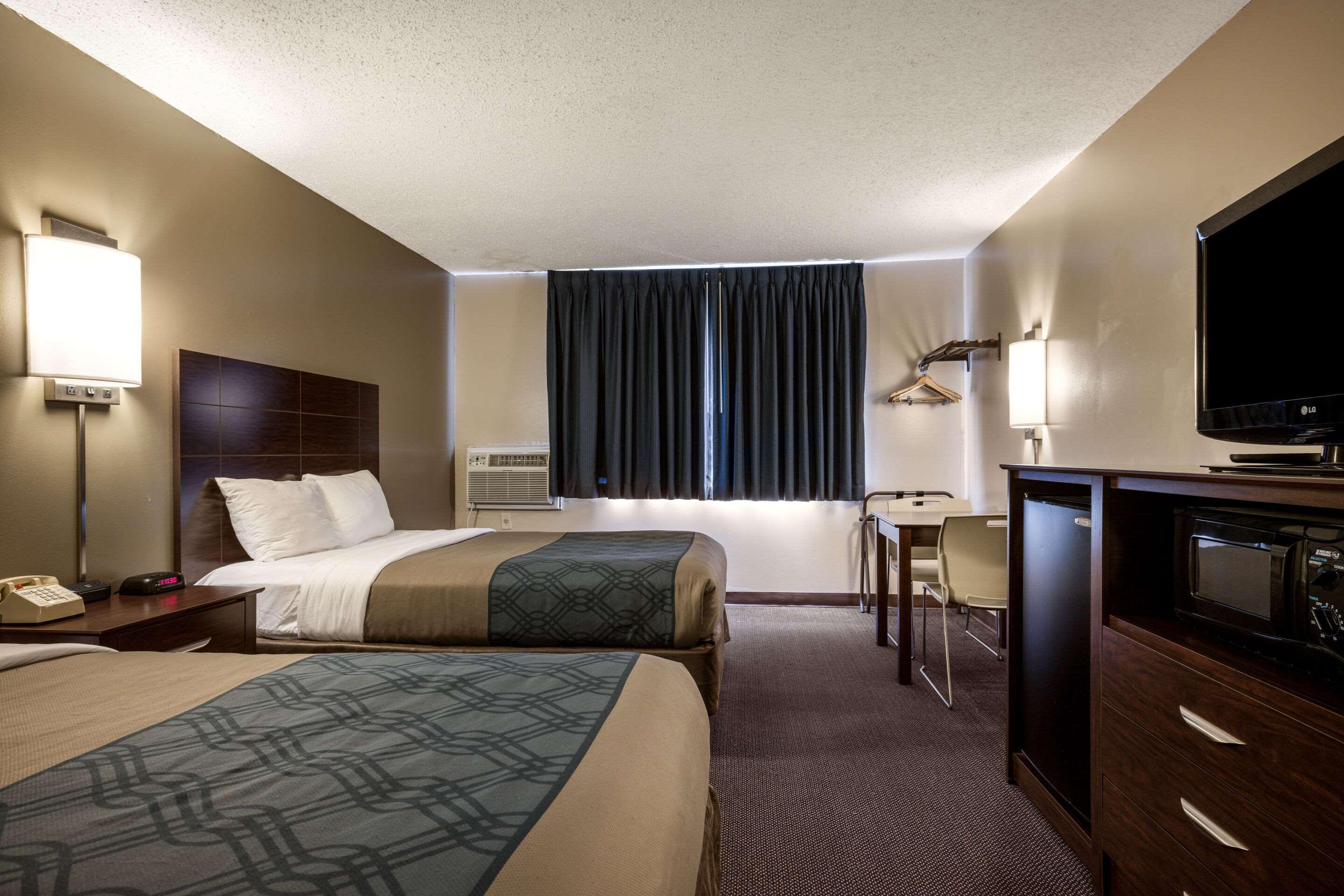 غرفة رباعية بسريرين مزدوجين، Econo Lodge Darien Lakes 5/6