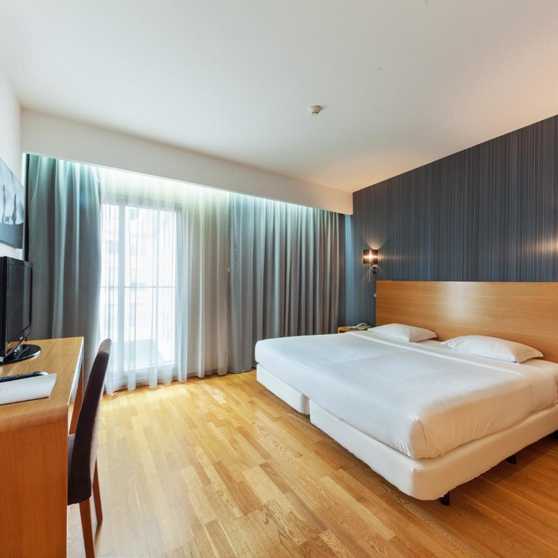 غرفة بسرير مزدوج أو سريرين منفصلين، Lux Fatima Park Hotel Suites And Residence 2/5
