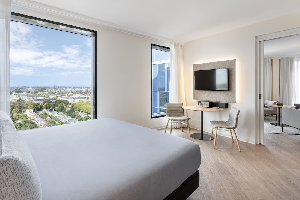 Town House, 1 King and 1 Single Beds