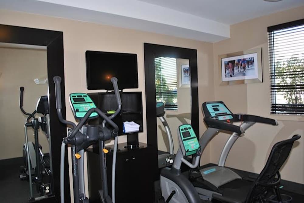 Holiday Inn Express Pittsburgh E - Waterfront Dr 22/42